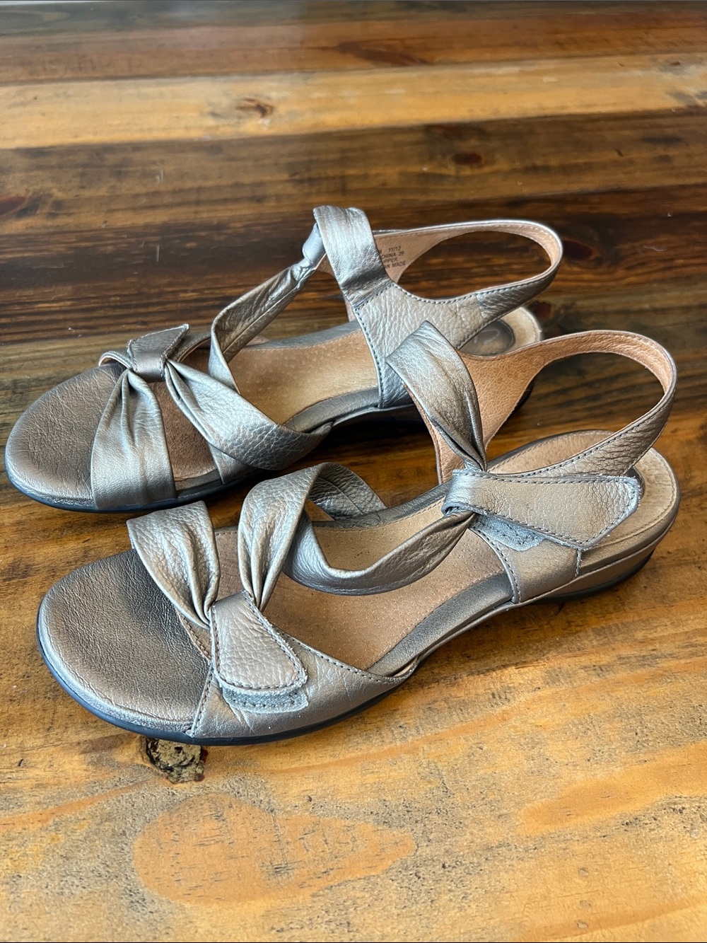 Clark’s Women’s Artisan Bronze Leather Strappy Open Toe Sandals